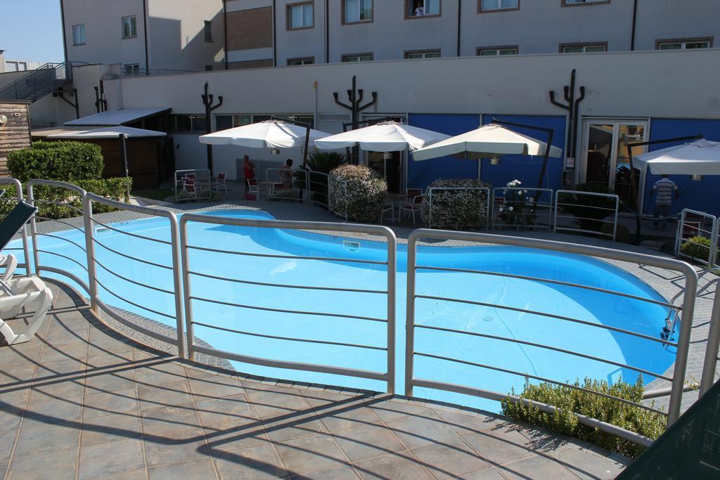 Klass Hotel Кастельфидардо Экстерьер фото