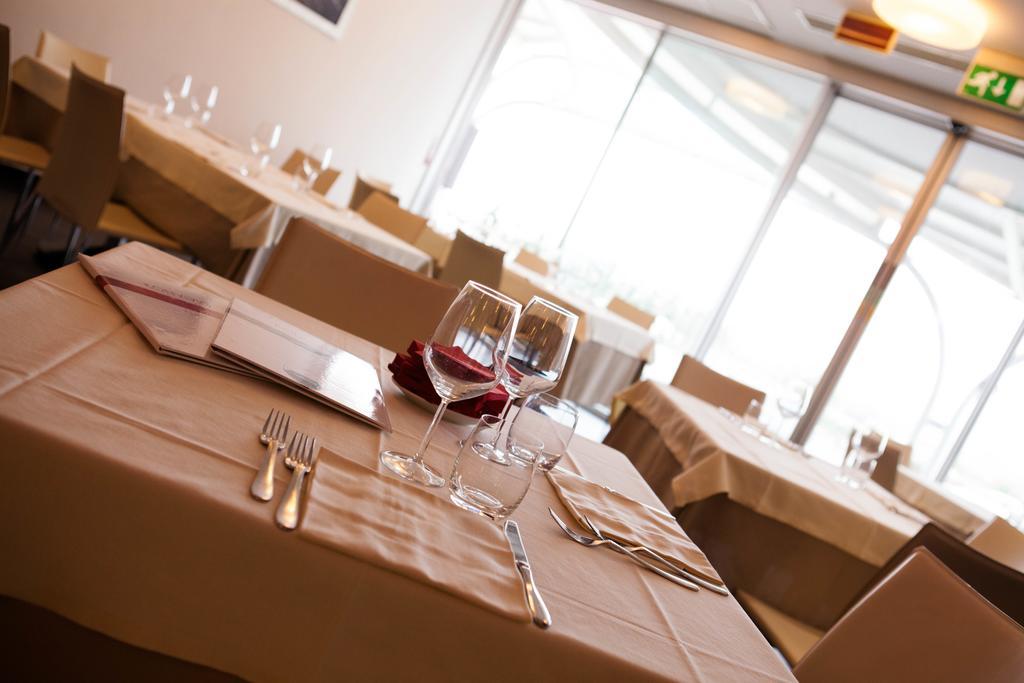 Klass Hotel Кастельфидардо Экстерьер фото