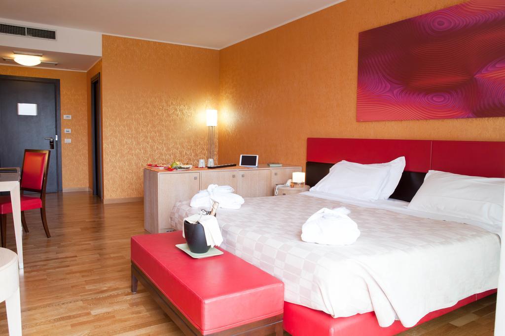 Klass Hotel Кастельфидардо Экстерьер фото