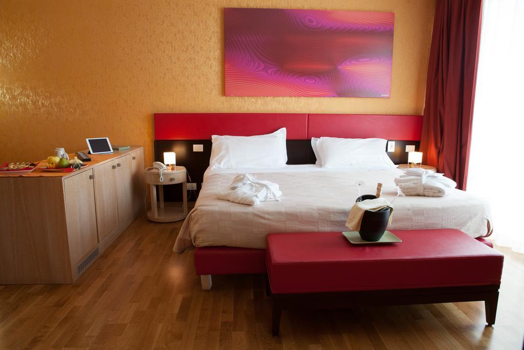 Klass Hotel Кастельфидардо Экстерьер фото