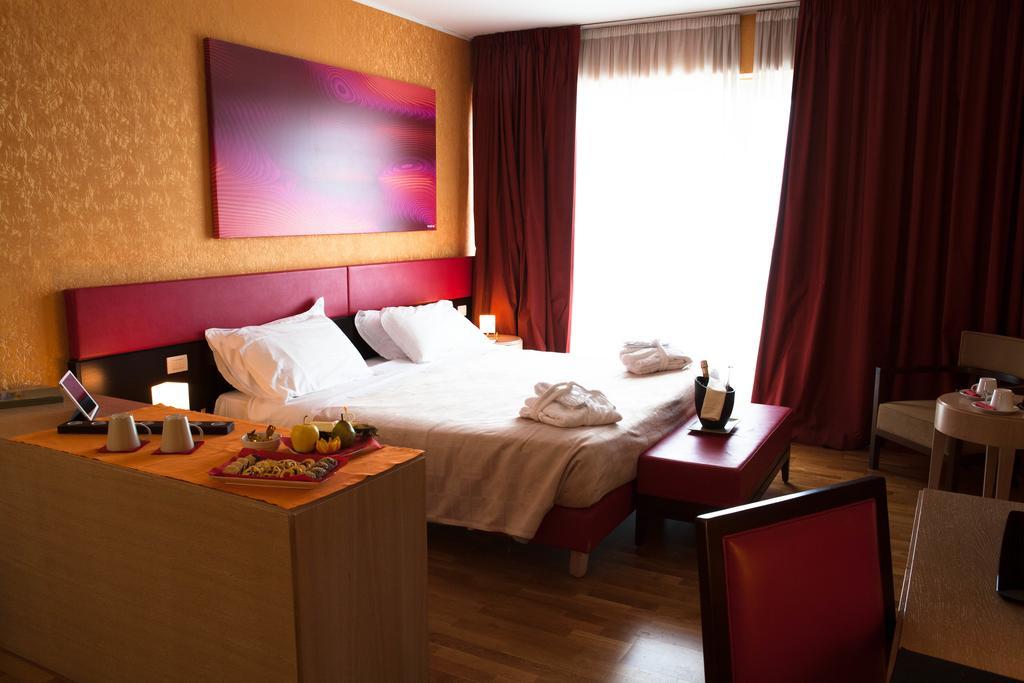 Klass Hotel Кастельфидардо Экстерьер фото