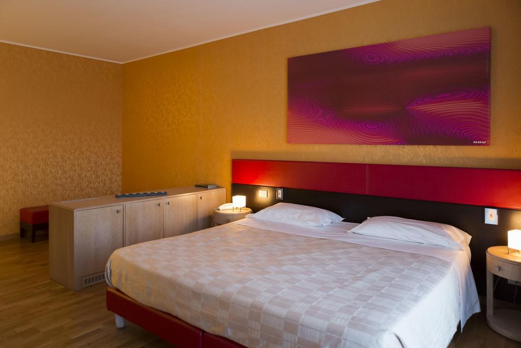 Klass Hotel Кастельфидардо Экстерьер фото