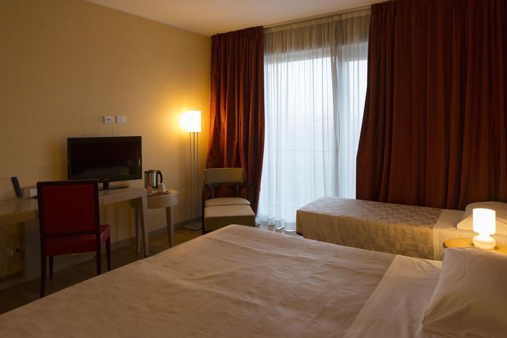 Klass Hotel Кастельфидардо Экстерьер фото