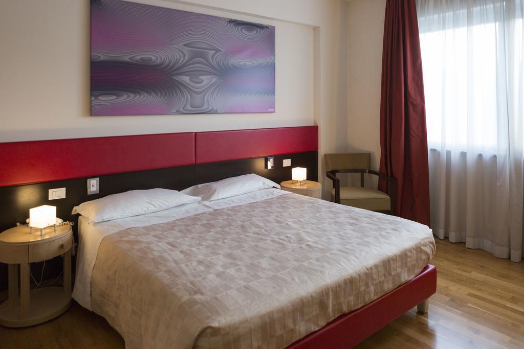 Klass Hotel Кастельфидардо Экстерьер фото