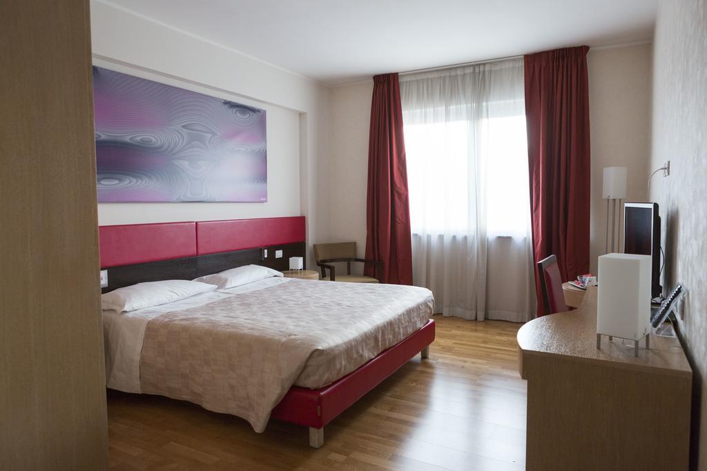 Klass Hotel Кастельфидардо Экстерьер фото